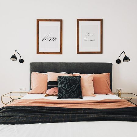 Voya Nordic Apartment-A Luxury Oasis In The Old Town Брашов Екстериор снимка
