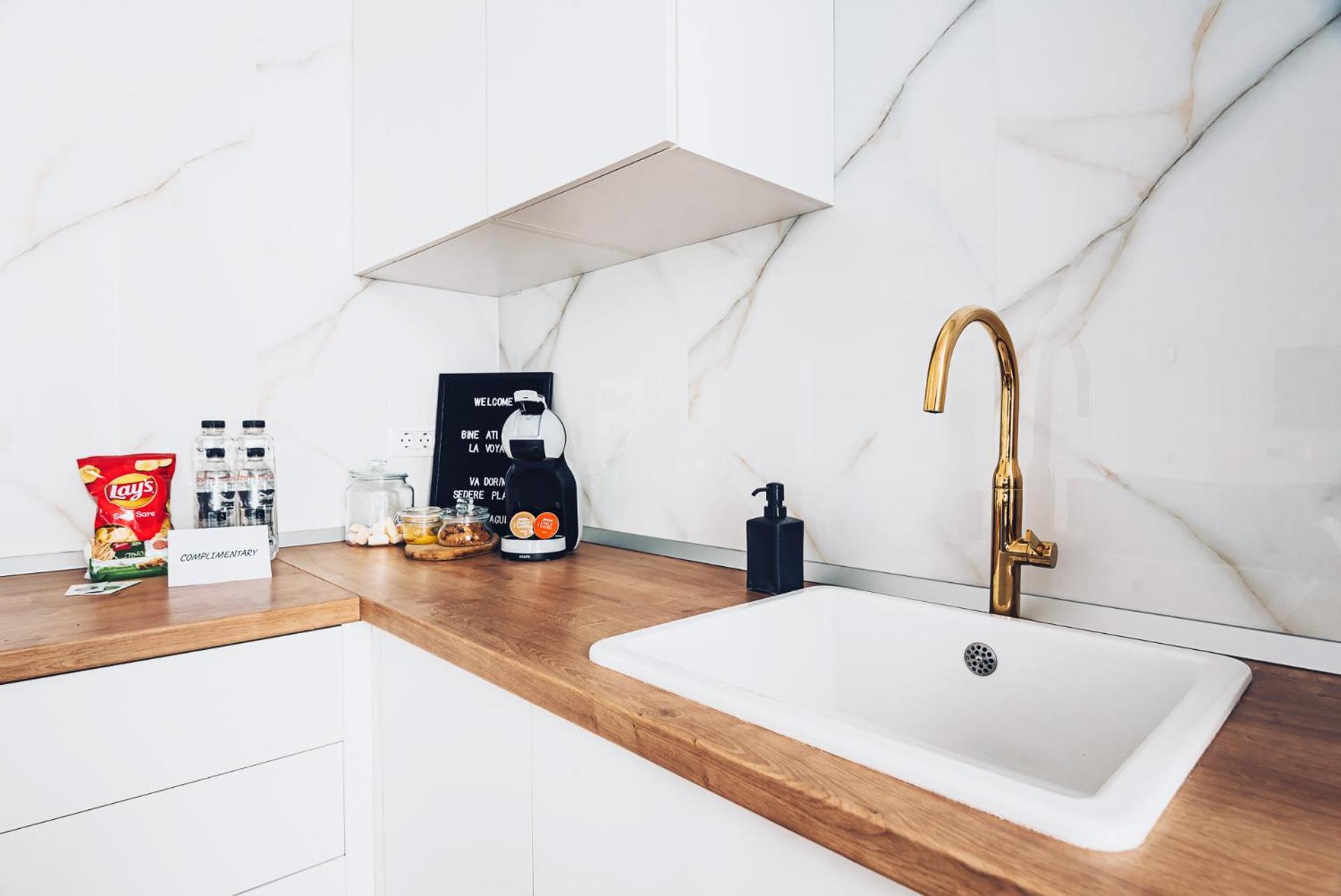 Voya Nordic Apartment-A Luxury Oasis In The Old Town Брашов Екстериор снимка