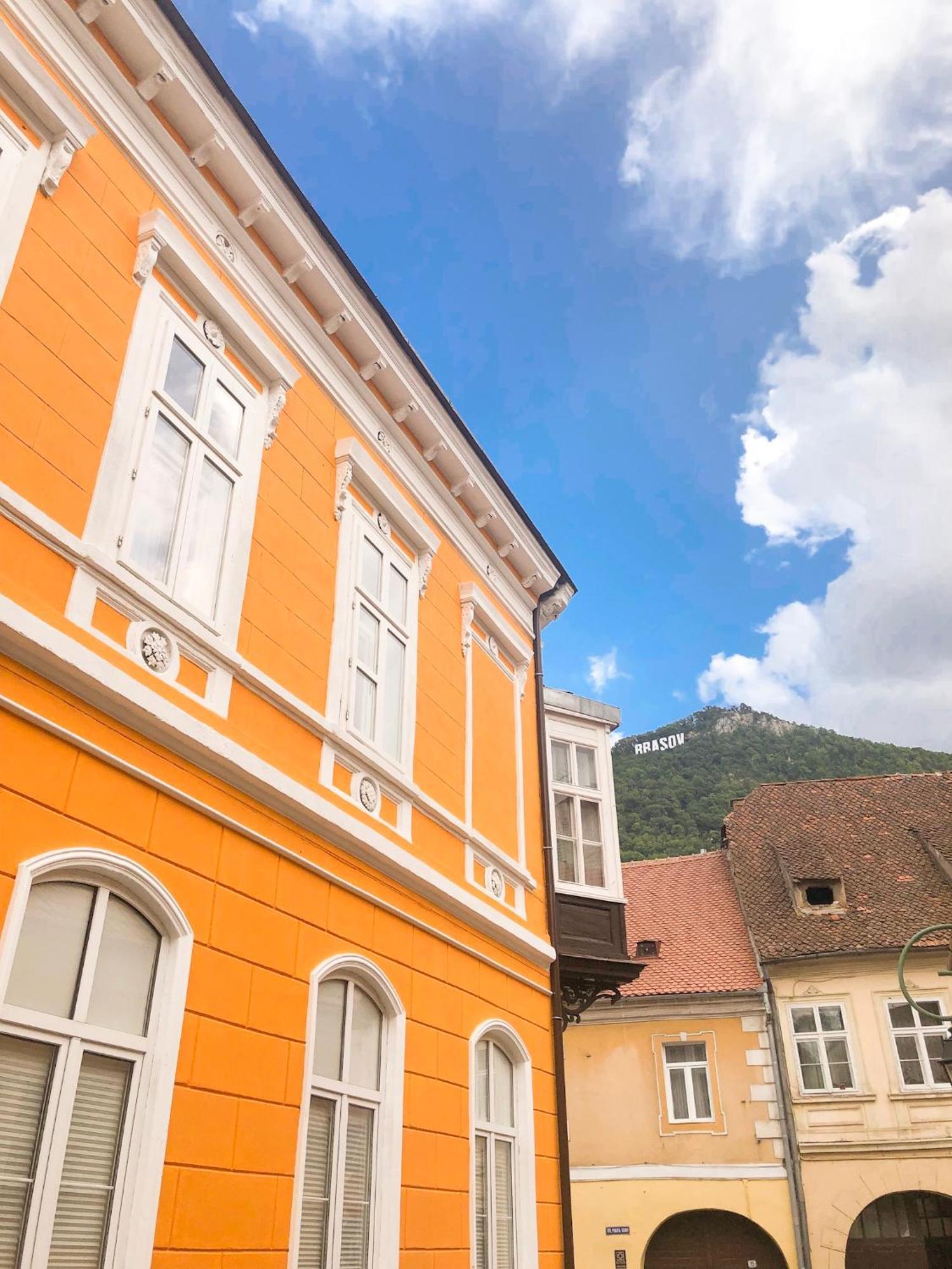Voya Nordic Apartment-A Luxury Oasis In The Old Town Брашов Стая снимка